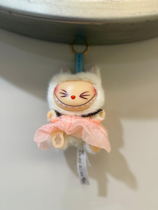 POP MART LABUBU THE MONSTERS HAVE A SEAT PELUŞ FİGÜR